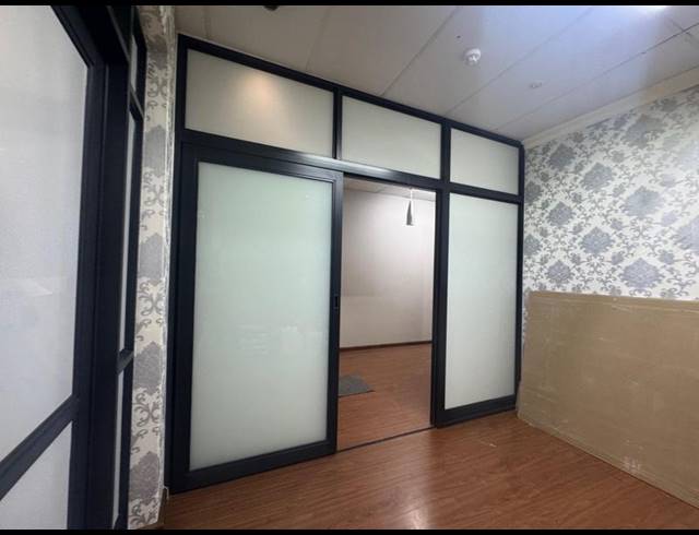 BUSINESS PROPERTY TO RENT IN HUMEWOOD